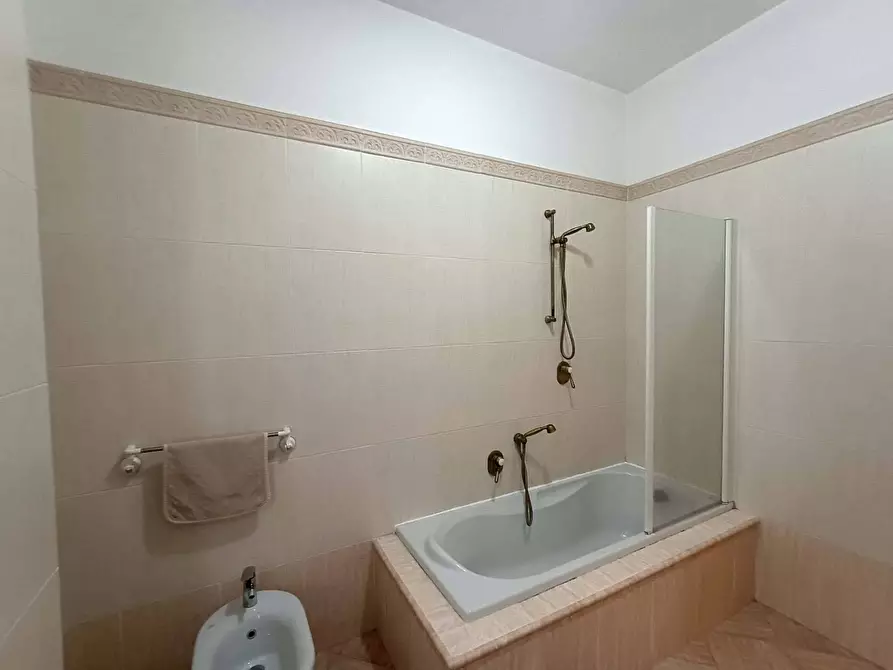 Immagine 16 di Appartamento in vendita  a Pesaro