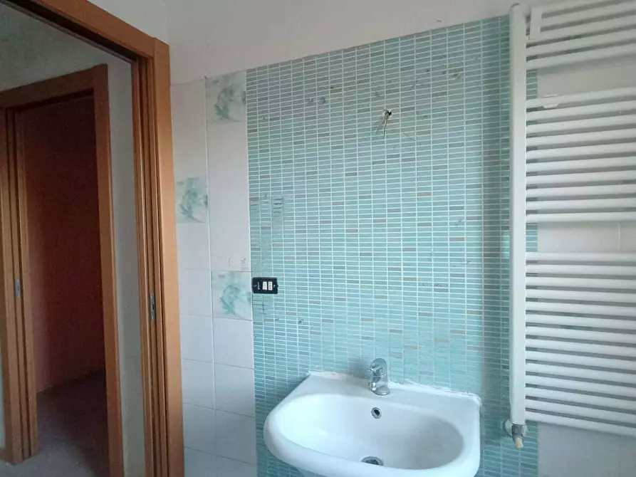 Immagine 11 di Appartamento in vendita  in via XXX strada a Fano