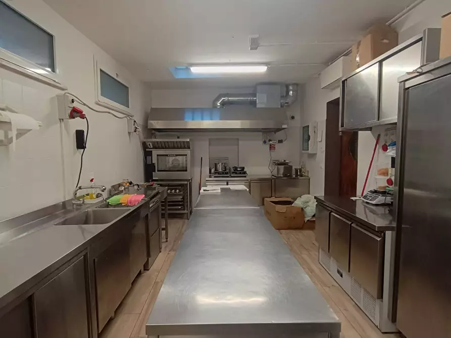 Immagine 4 di Locale commerciale in affitto  in VIA ROMA 37 a Fano