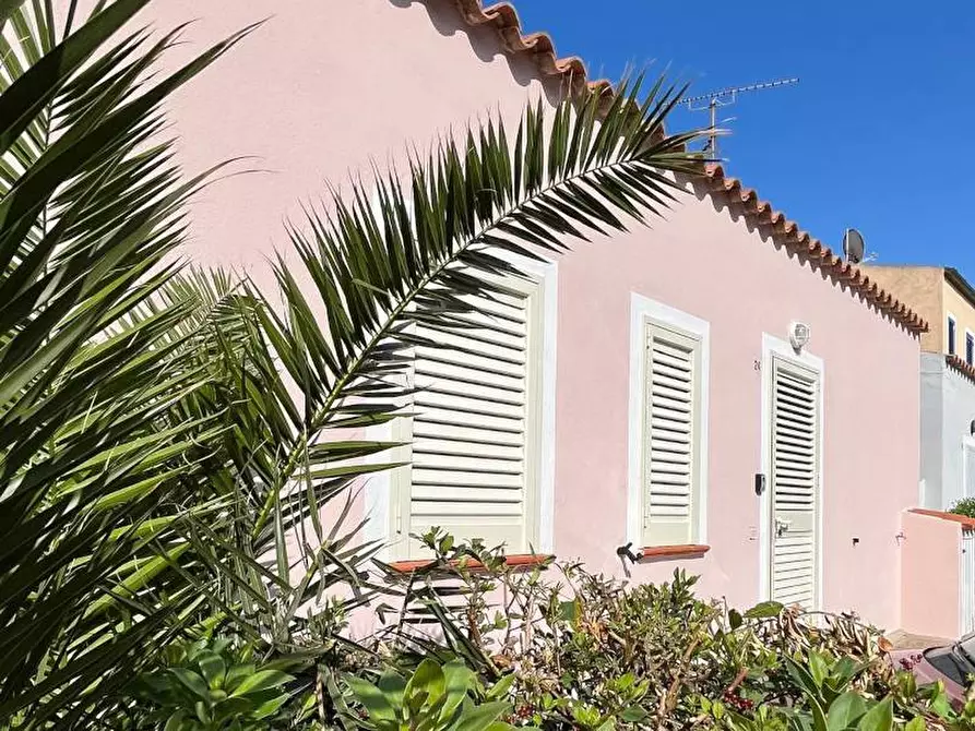 Immagine 1 di Casa semindipendente in vendita  in Via Aldo Moro - Porto Pozzo a Santa Teresa Gallura
