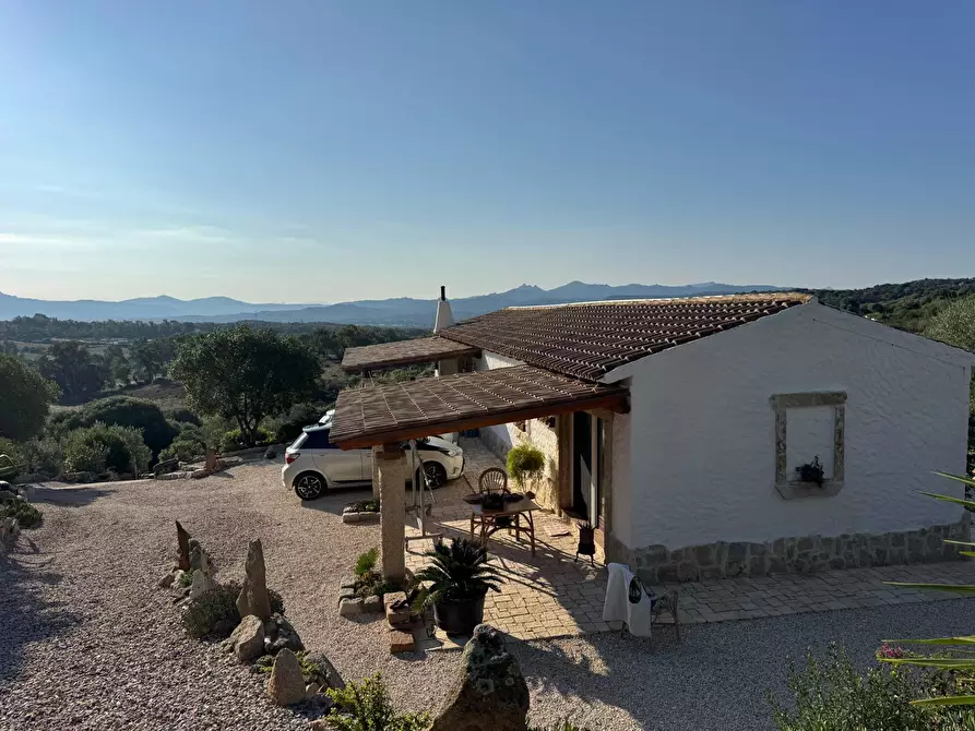 Immagine 2 di Casa semindipendente in vendita  in località sn a Arzachena