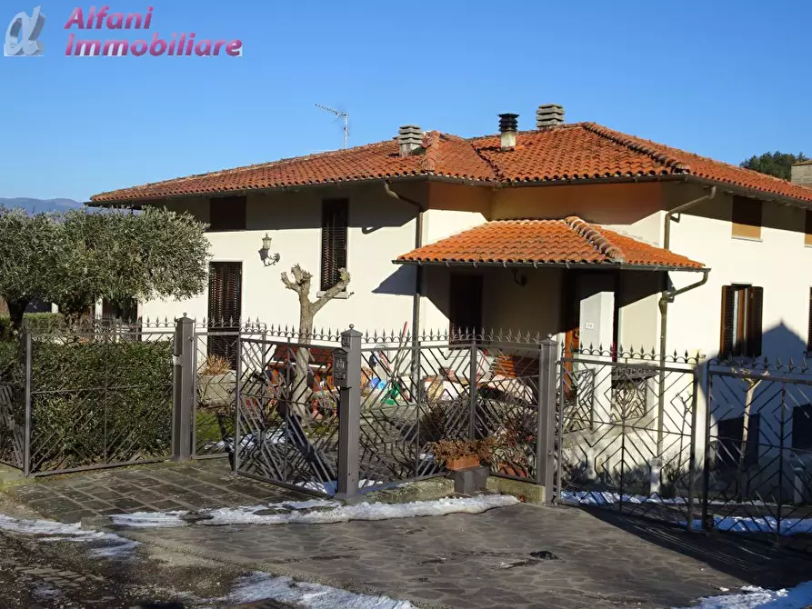 Immagine 1 di Villa in vendita  a Castel San Niccolo'