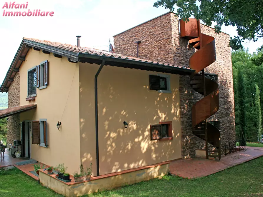 Immagine 8 di Villa in vendita  a Bibbiena