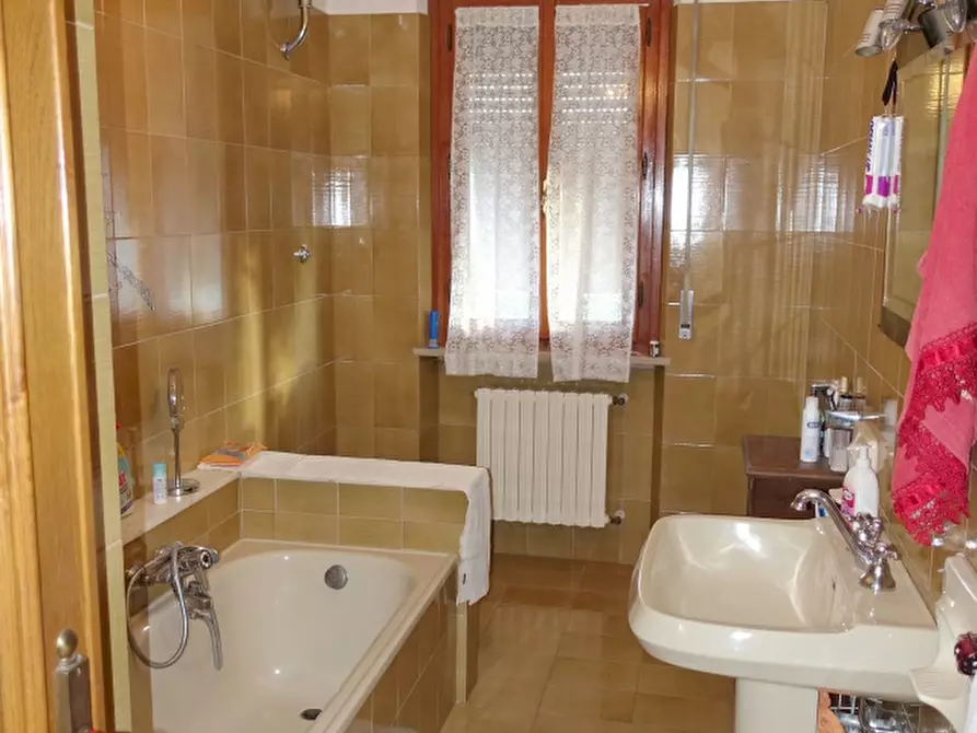 Immagine 11 di Appartamento in vendita  in via matteotti a Bibbiena