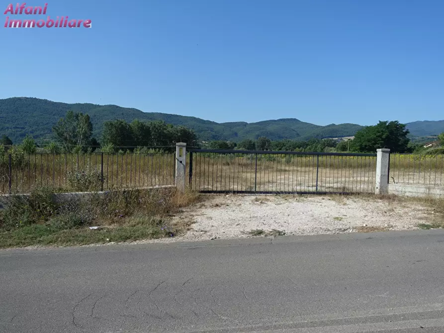 Immagine 2 di Locale commerciale in vendita  in LOC. BELLOSGUARDO a Bibbiena