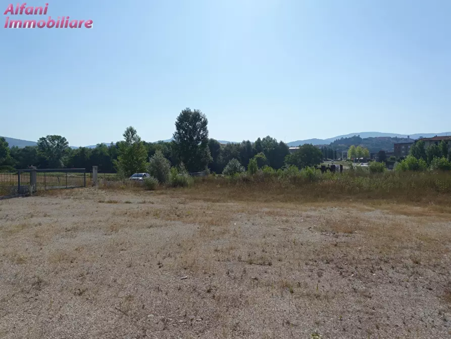 Immagine 5 di Locale commerciale in vendita  in LOC. BELLOSGUARDO a Bibbiena