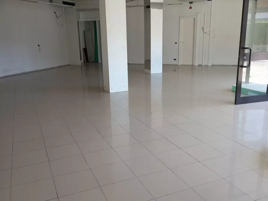 Immagine 10 di Locale commerciale in vendita  in via dante alighieri a Pratovecchio Stia