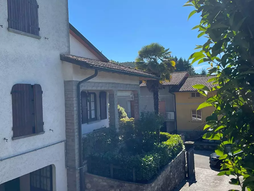 Immagine 18 di Villa in vendita  in VIA VILLAGGIO BENEDETTI 35 a Capolona