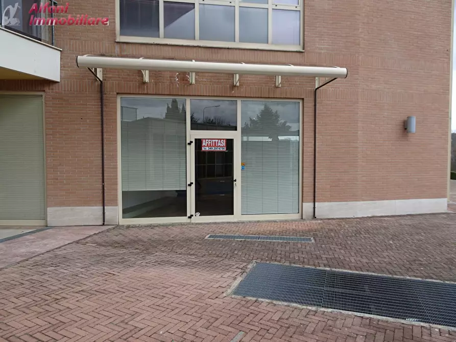 Immagine 1 di Locale commerciale in affitto  in IL PALAZZETTO a Bibbiena