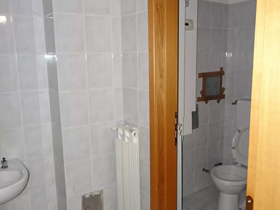 Immagine 8 di Locale commerciale in affitto  in IL PALAZZETTO a Bibbiena