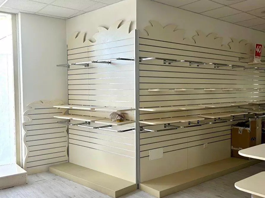 Immagine 5 di Locale commerciale in affitto  in VIA RIGNANO 9 a Bibbiena