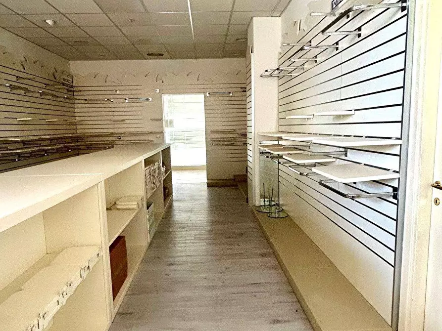 Immagine 9 di Locale commerciale in affitto  in VIA RIGNANO 9 a Bibbiena