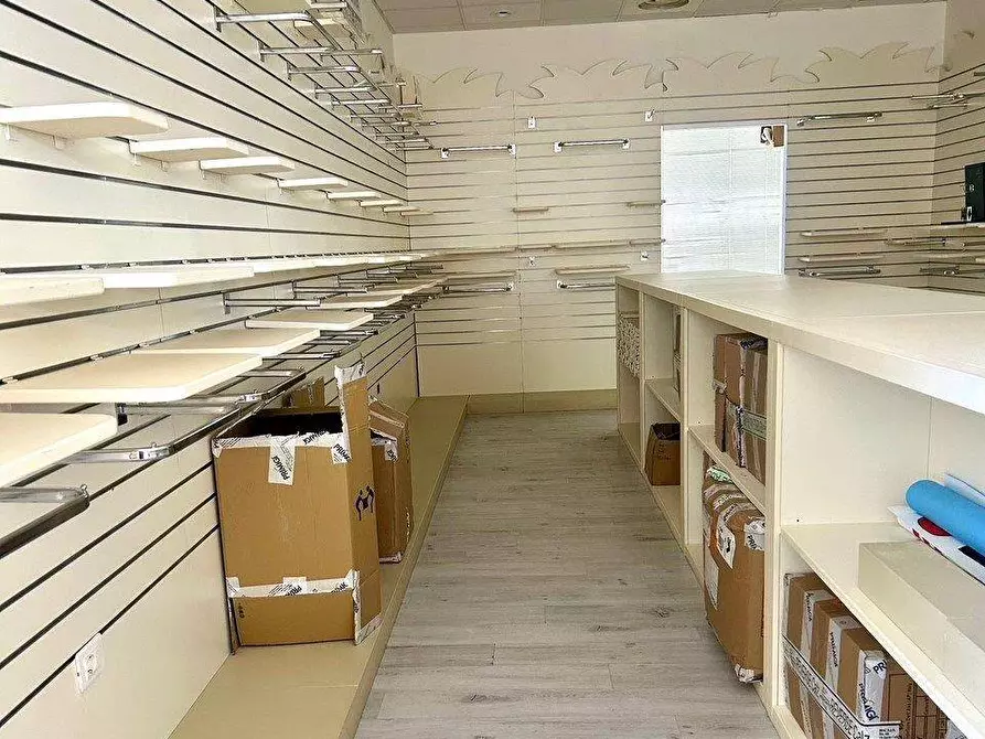 Immagine 10 di Locale commerciale in affitto  in VIA RIGNANO 9 a Bibbiena