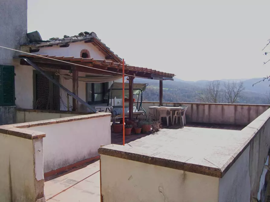 Immagine 2 di Casa semindipendente in vendita  in CASE SPARSE BANZENA 57 a Bibbiena