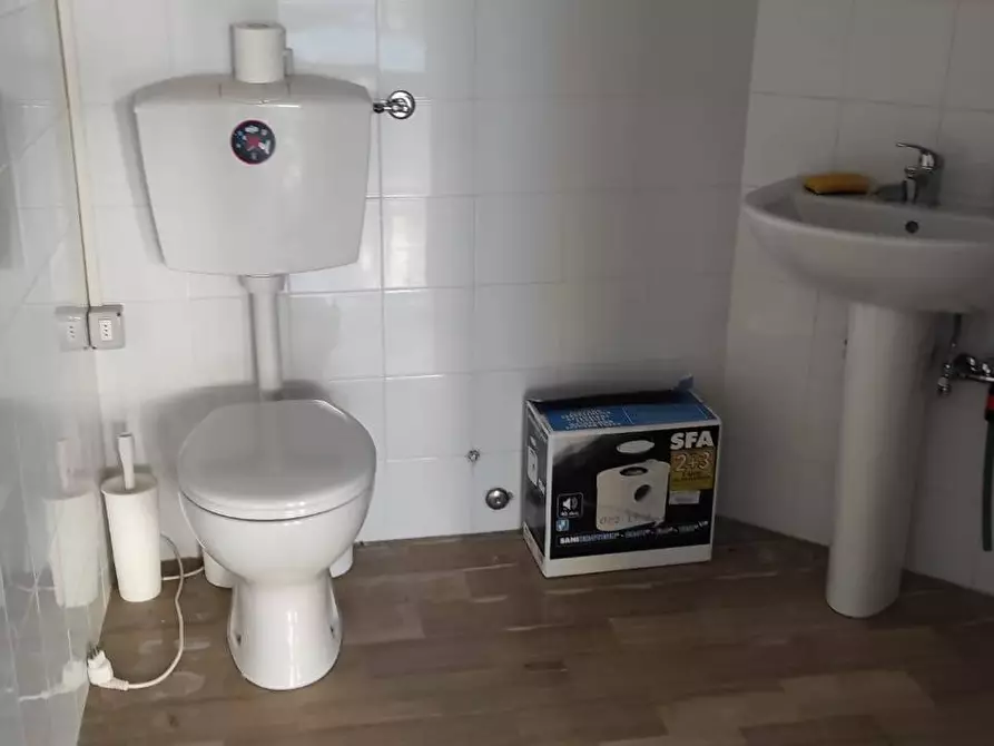 Immagine 2 di Locale commerciale in affitto  in via Umbro Casentinese 79 a Bibbiena