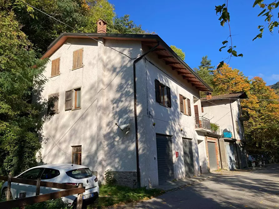 Immagine 1 di Appartamento in vendita  in VIA ARCHIANO BADIA BRATAGLIA 18 a Poppi