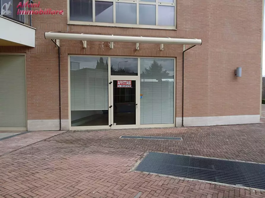 Immagine 1 di Locale commerciale in vendita  in VIA RIGNANO a Bibbiena