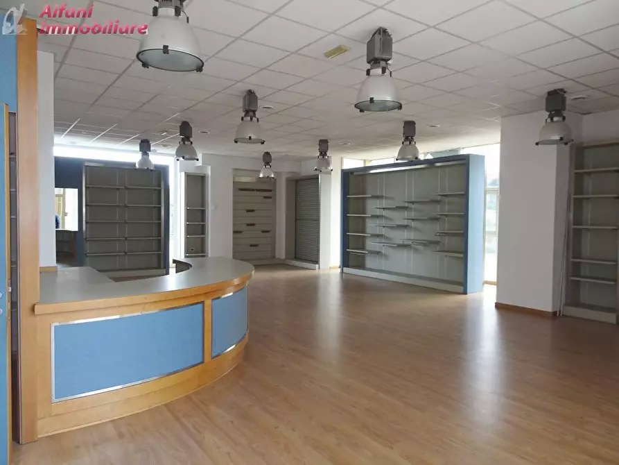 Immagine 2 di Locale commerciale in vendita  in VIA RIGNANO a Bibbiena