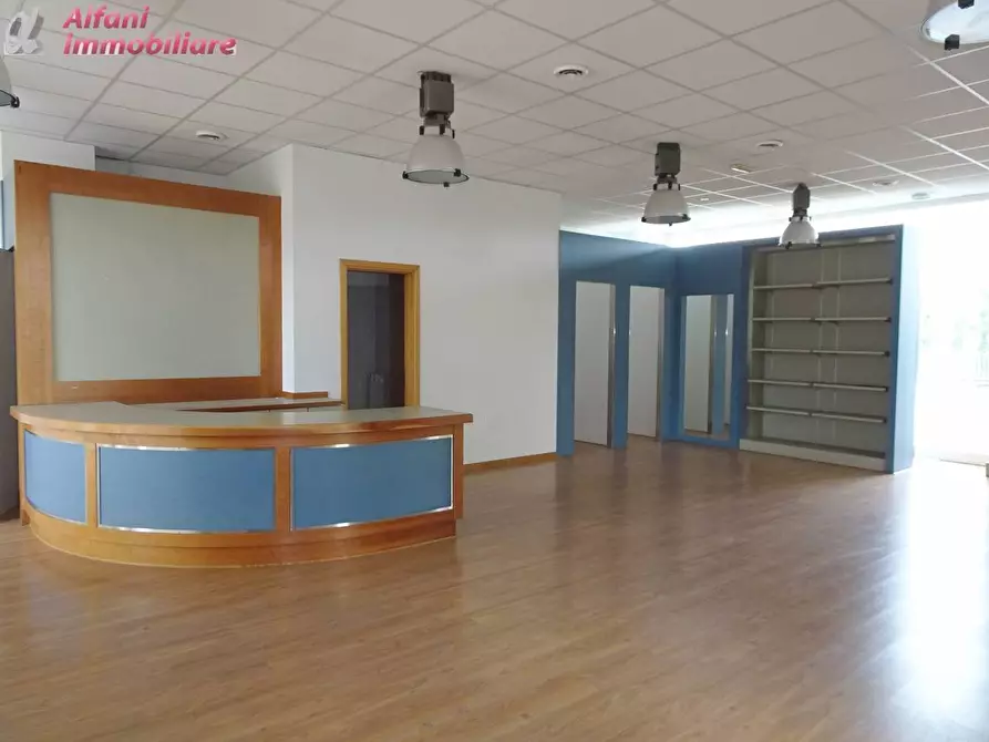Immagine 3 di Locale commerciale in vendita  in VIA RIGNANO a Bibbiena