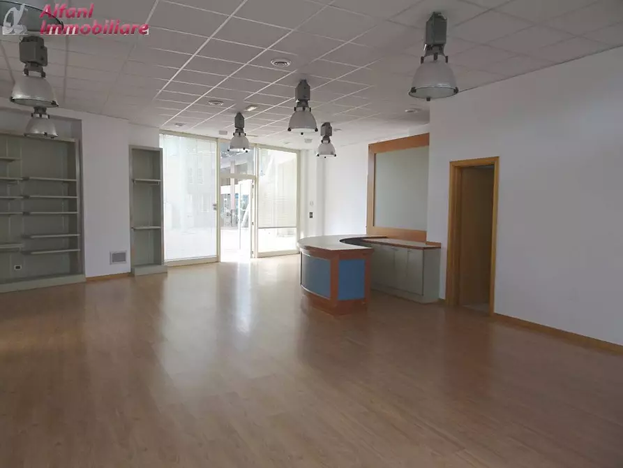 Immagine 4 di Locale commerciale in vendita  in VIA RIGNANO a Bibbiena