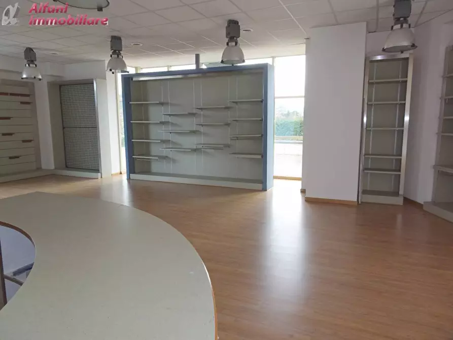 Immagine 7 di Locale commerciale in vendita  in VIA RIGNANO a Bibbiena