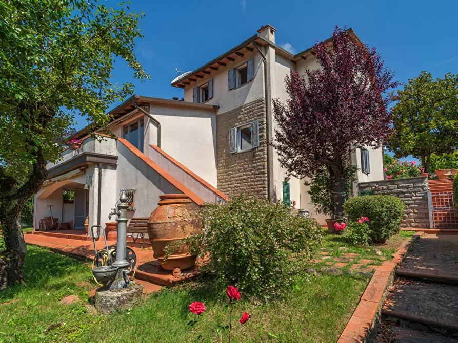 Immagine 1 di Villa in vendita  a Bibbiena