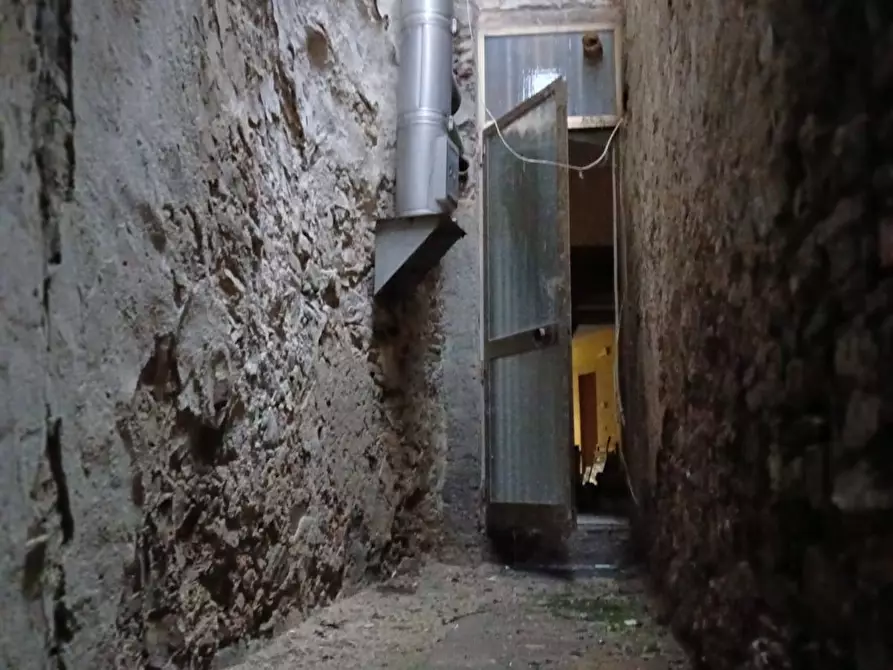 Immagine 9 di Locale commerciale in vendita  in VIA GUIDI 3 a Bibbiena