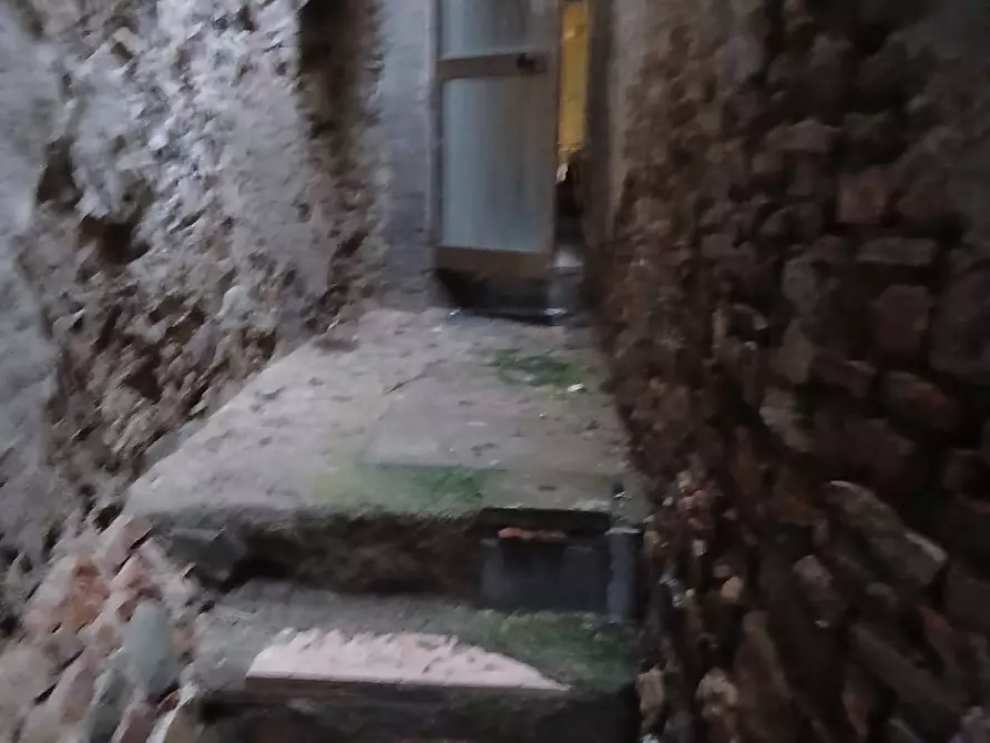 Immagine 14 di Locale commerciale in vendita  in VIA GUIDI 3 a Bibbiena