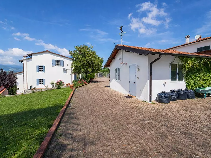 Immagine 11 di Villa in vendita  a Bibbiena