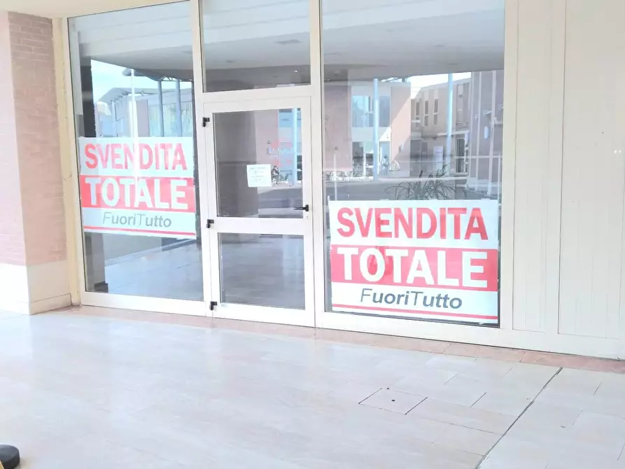 Immagine 1 di Locale commerciale in affitto  in LOC PALAZZETTO 11 a Bibbiena