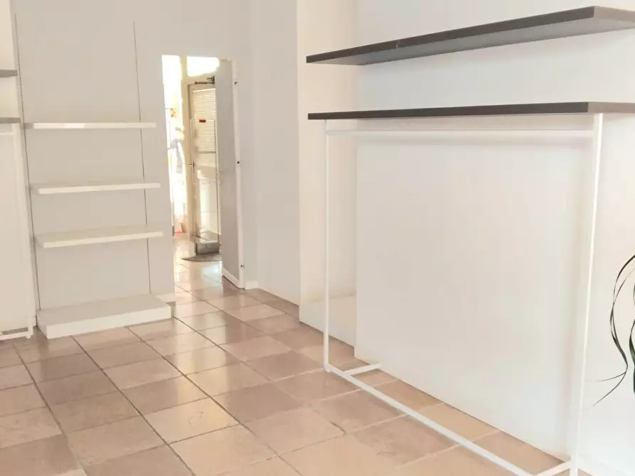 Immagine 5 di Locale commerciale in affitto  in LOC PALAZZETTO 11 a Bibbiena