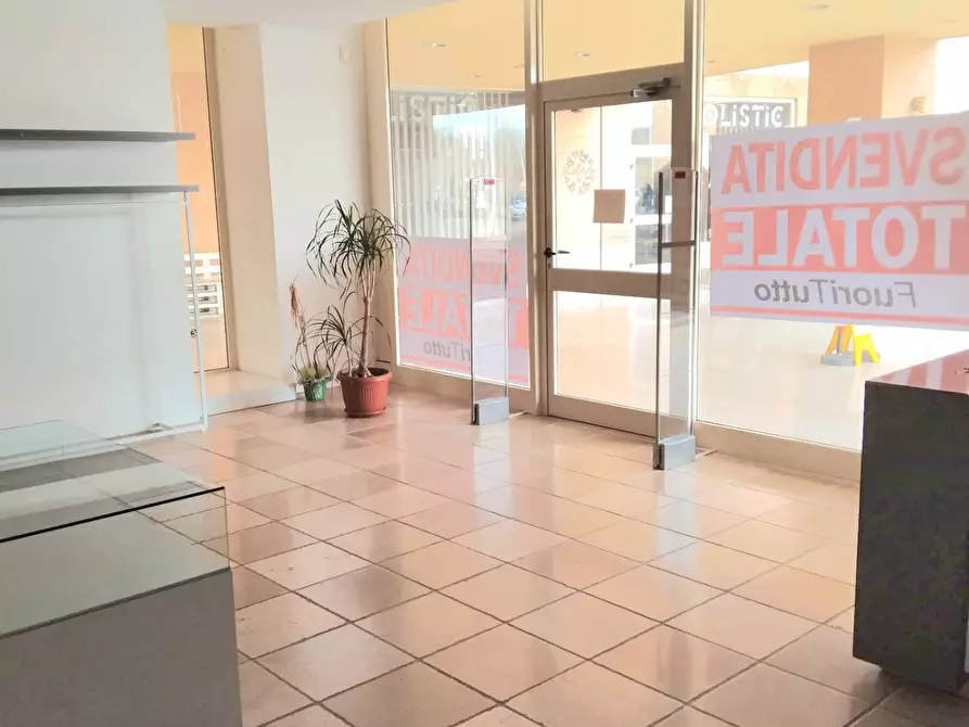 Immagine 6 di Locale commerciale in affitto  in LOC PALAZZETTO 11 a Bibbiena