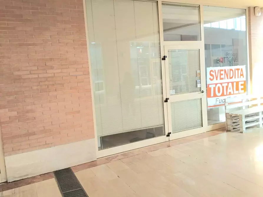 Immagine 2 di Locale commerciale in affitto  in LOC PALAZZETTO 11 a Bibbiena