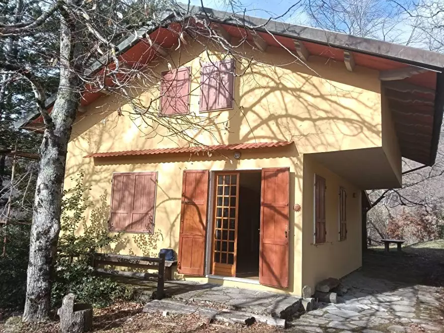 Immagine 1 di Villa in vendita  in LOC IL PESCO a Bibbiena