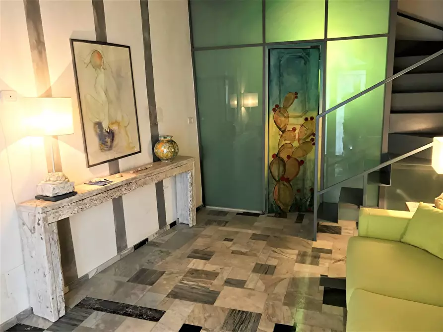 Immagine 2 di Casa indipendente in vendita  in Via Ruggero Settimo a Siracusa