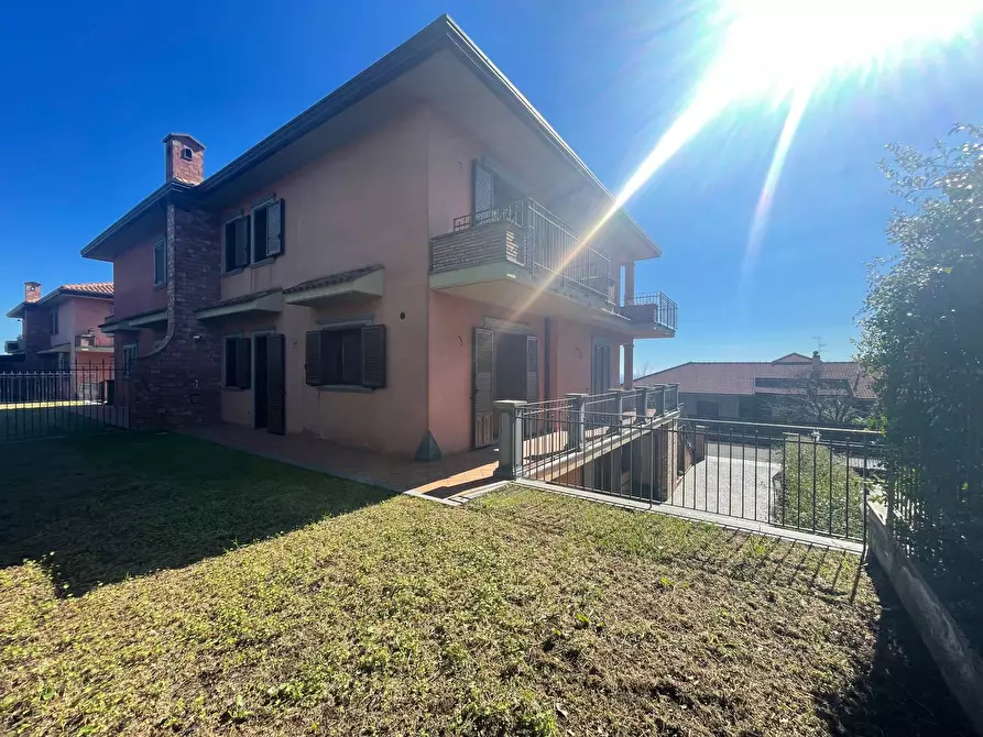 Immagine 4 di Villa in vendita  in Via piave snc a San Gregorio Di Catania