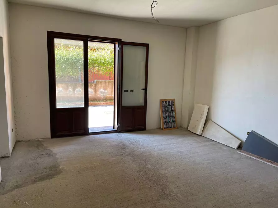 Immagine 7 di Villa in vendita  in Via piave snc a San Gregorio Di Catania