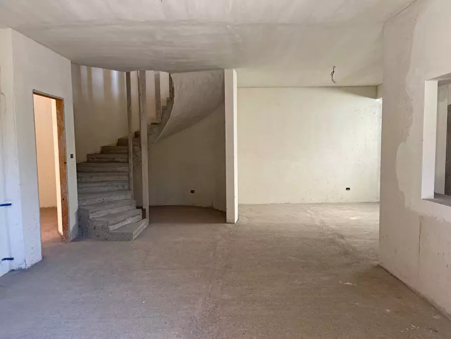 Immagine 10 di Villa in vendita  in Via piave snc a San Gregorio Di Catania