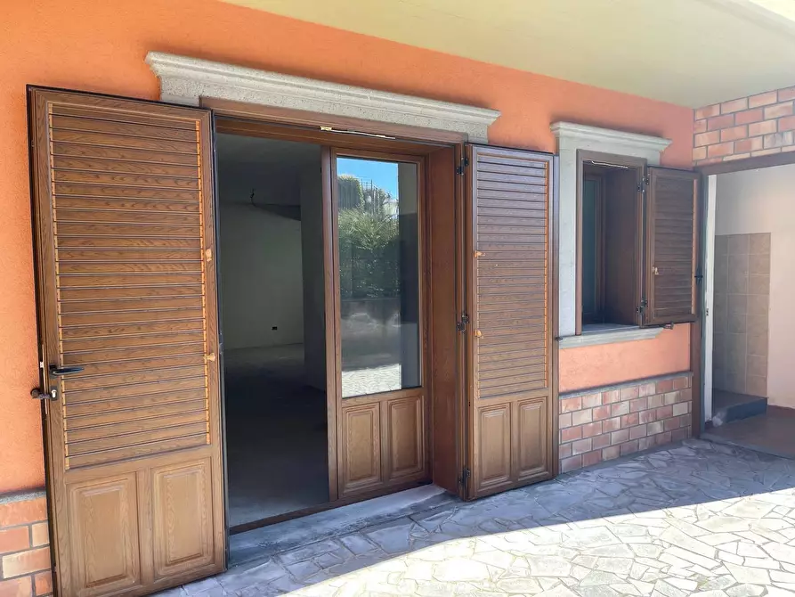 Immagine 11 di Villa in vendita  in Via piave snc a San Gregorio Di Catania