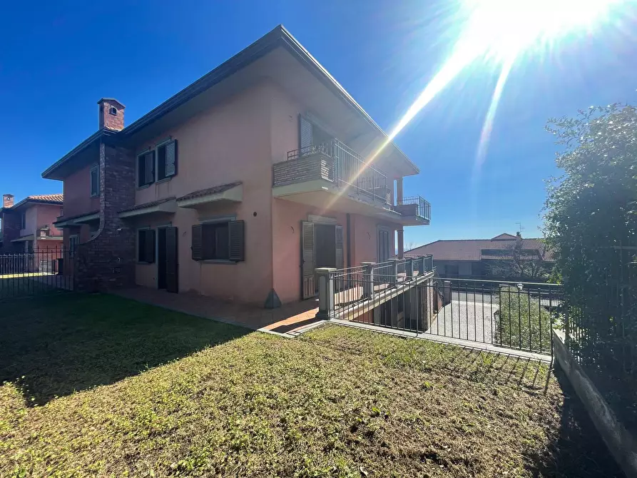 Immagine 27 di Villa in vendita  in Via piave snc a San Gregorio Di Catania