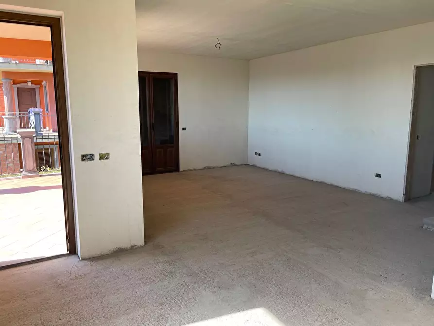 Immagine 34 di Villa in vendita  in Via piave snc a San Gregorio Di Catania