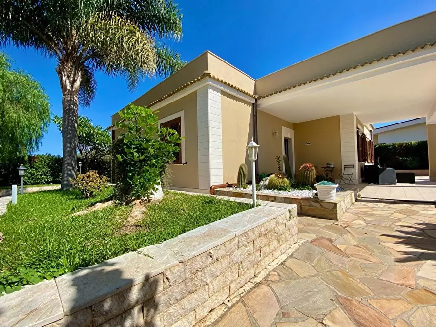 Immagine 3 di Villa in vendita  in via lago di lugano a Siracusa