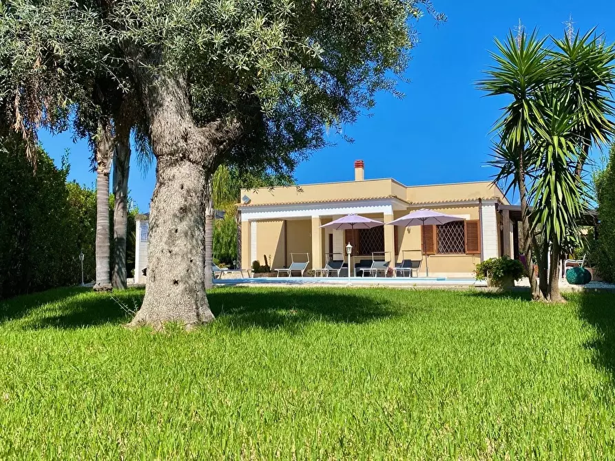 Immagine 2 di Villa in vendita  in via lago di lugano a Siracusa