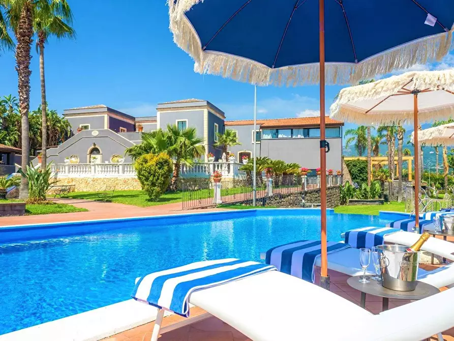 Immagine 3 di Villa in vendita  in strada provinciale a Milo