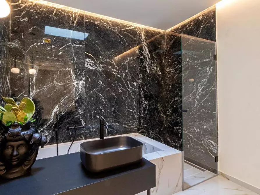 Immagine 14 di Villa in vendita  in strada provinciale a Milo