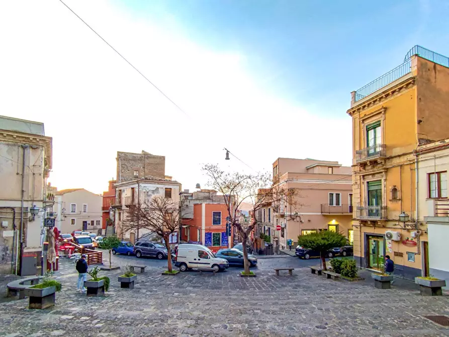 Immagine 48 di Villa in vendita  in Piazza Enrico Cimbali snc a Bronte