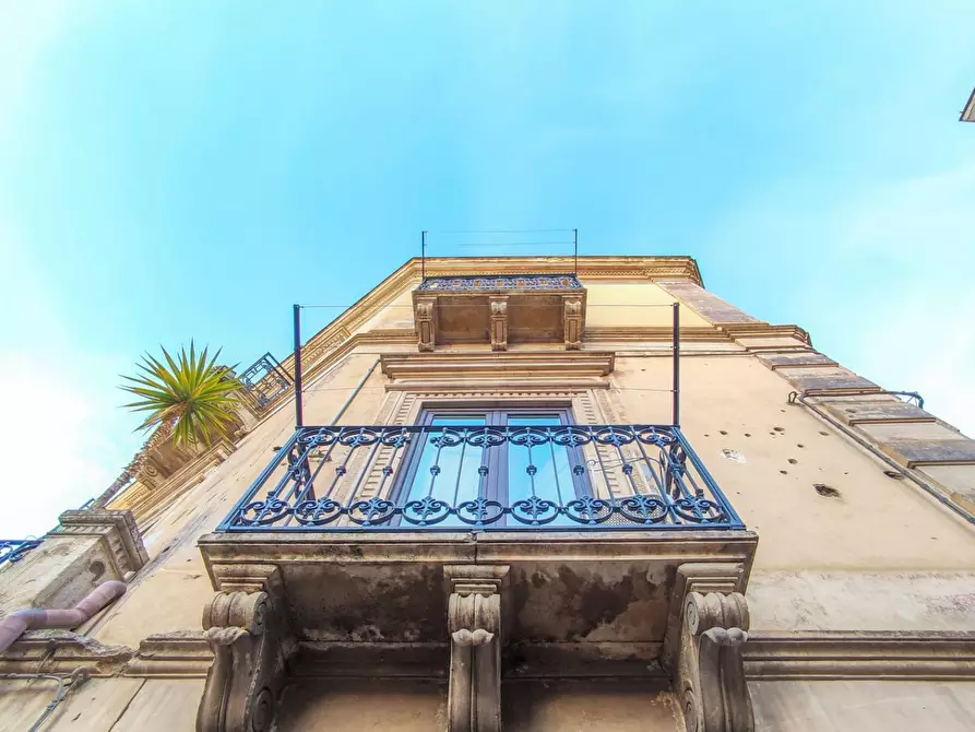 Immagine 4 di Villa in vendita  in Piazza Enrico Cimbali snc a Bronte