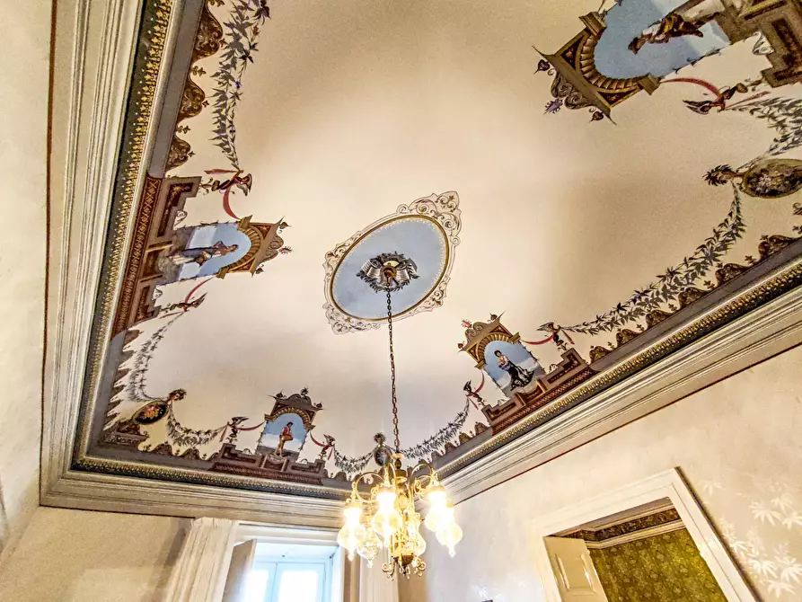 Immagine 25 di Villa in vendita  in Piazza Enrico Cimbali snc a Bronte