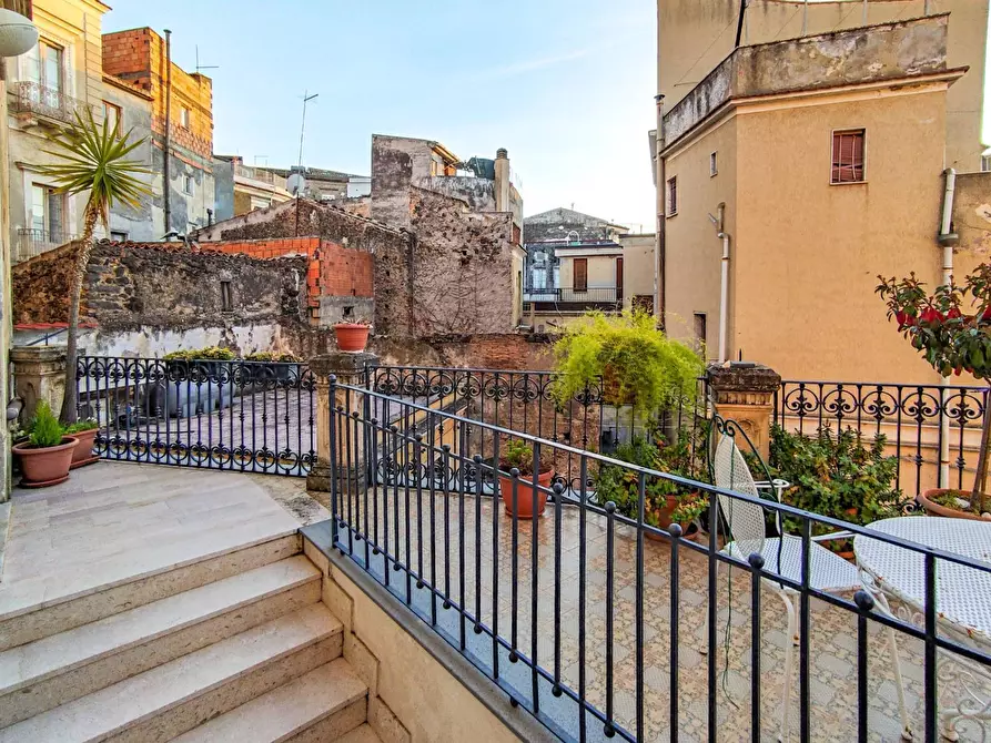 Immagine 37 di Villa in vendita  in Piazza Enrico Cimbali snc a Bronte