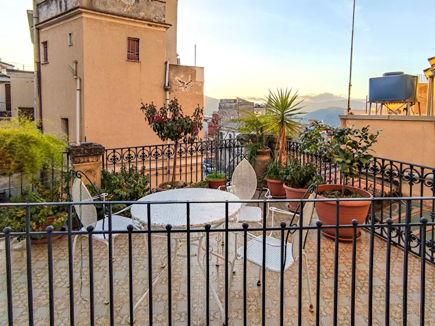 Immagine 36 di Villa in vendita  in Piazza Enrico Cimbali snc a Bronte